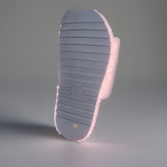 Vibrant Pink Fuzzy Slide Sandals used once QR code available size 7 - Picture 5 of 7